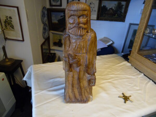 houten beeld uit kerk