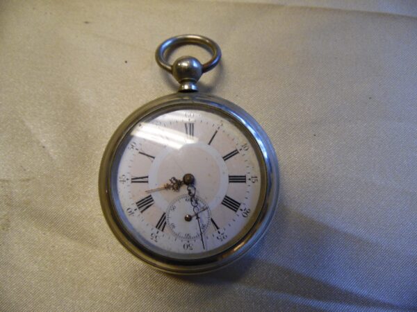 zilveren sleutelhorloge