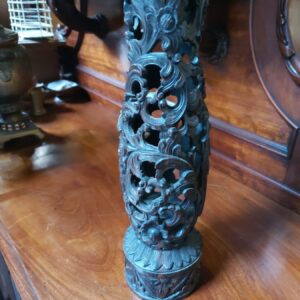 Indonesische poot van een schemerlamp