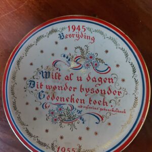 Herdenkingsbord ter gelegenheid van de tiende herdenking van de bevrijding