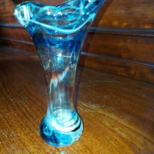 Vaasje met blauw, wit en rood