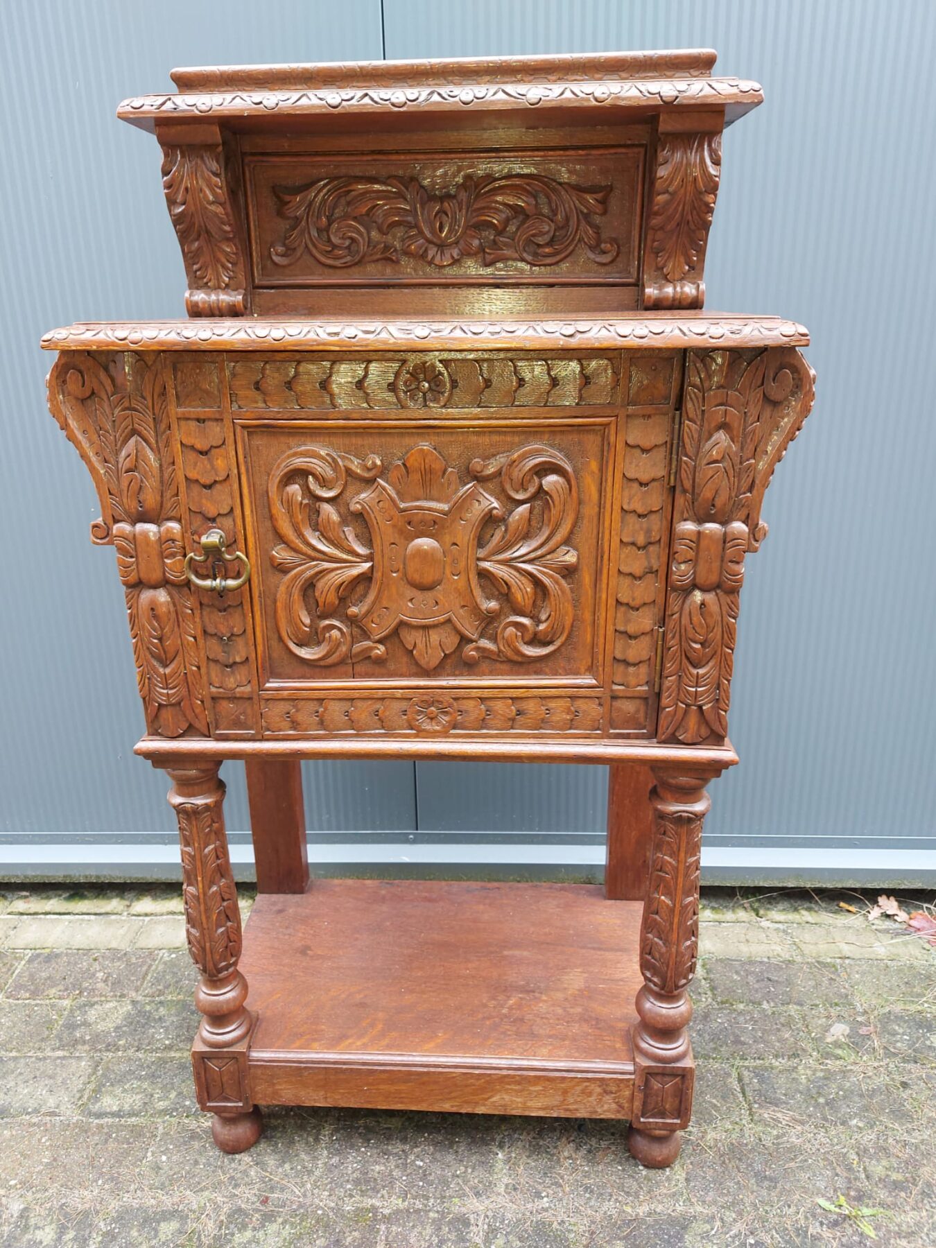 antiek kastje in de neorenaissance stijl - Afbeelding 3