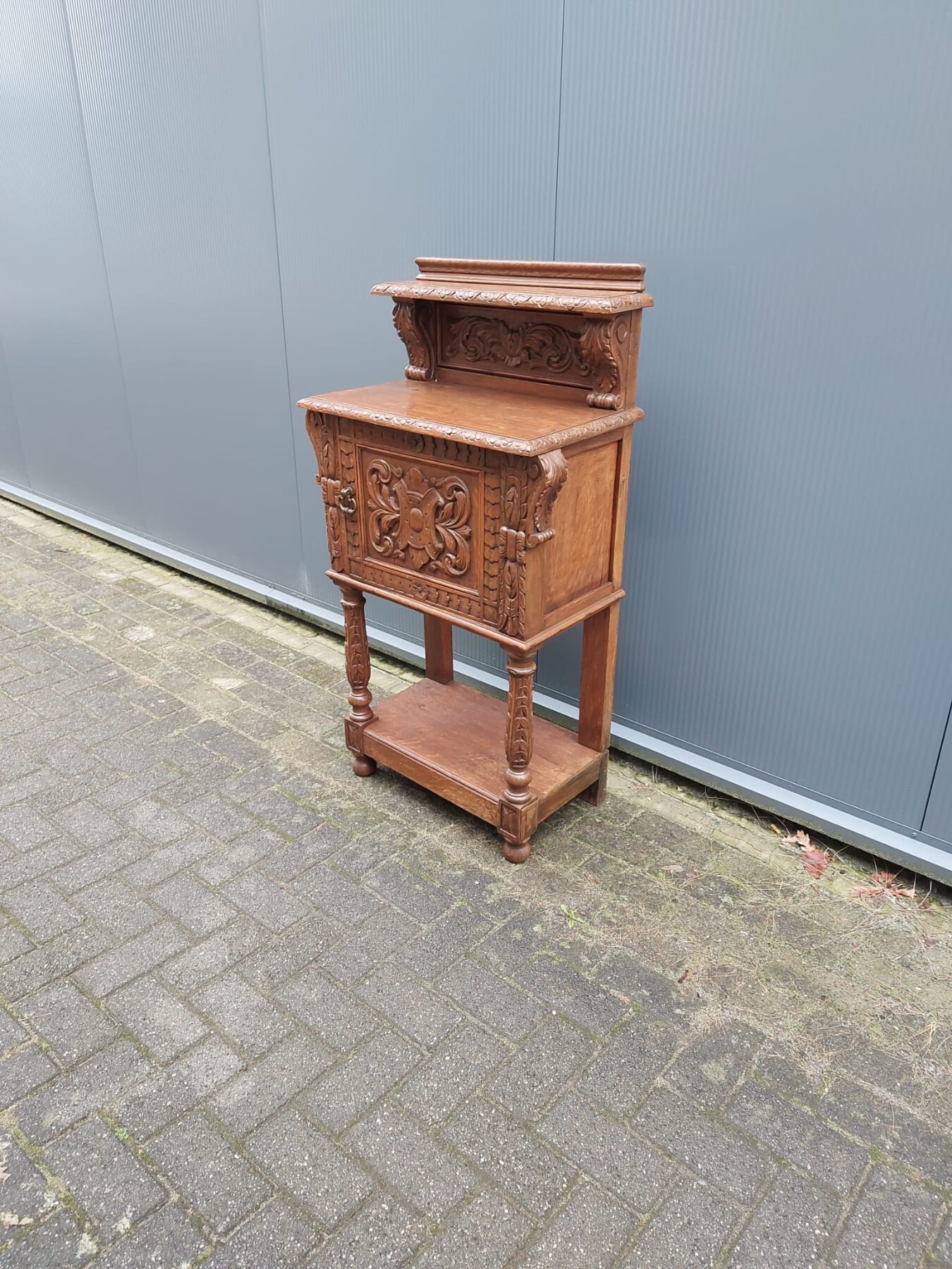 antiek kastje in de neorenaissance stijl - Afbeelding 4