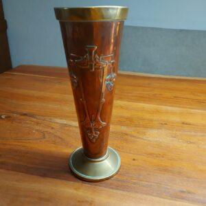 Koperen vaasje met koperen en messing details