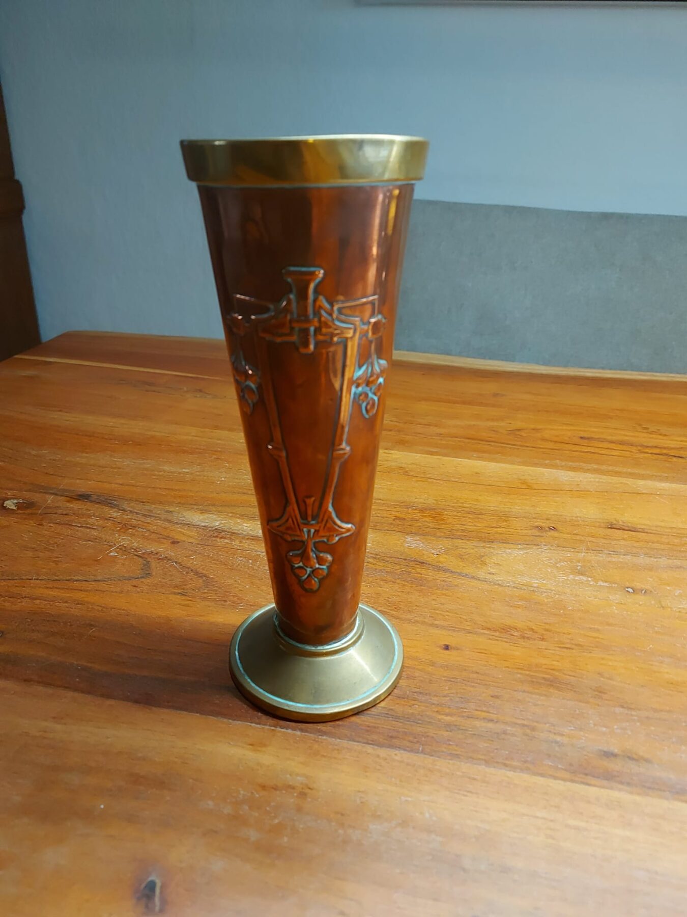 Koperen vaasje met koperen en messing details