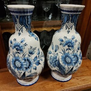2 blauw witte vazen Ceramique Artisticke