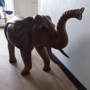grote houten olifant
